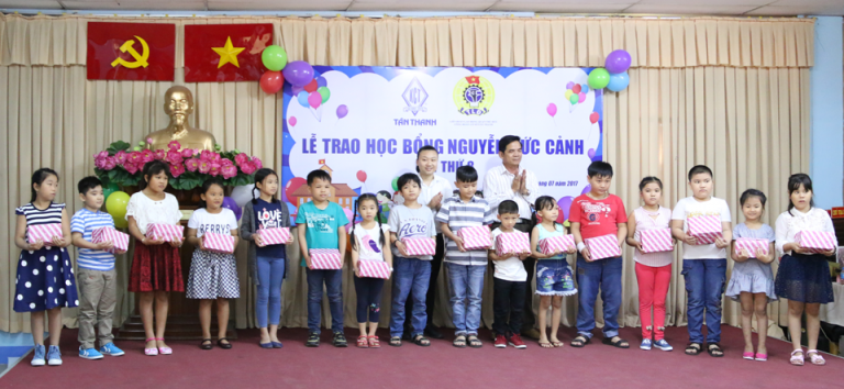 Tan Thanh awarded the Nguyen Duc Canh scholarship for the eighth time