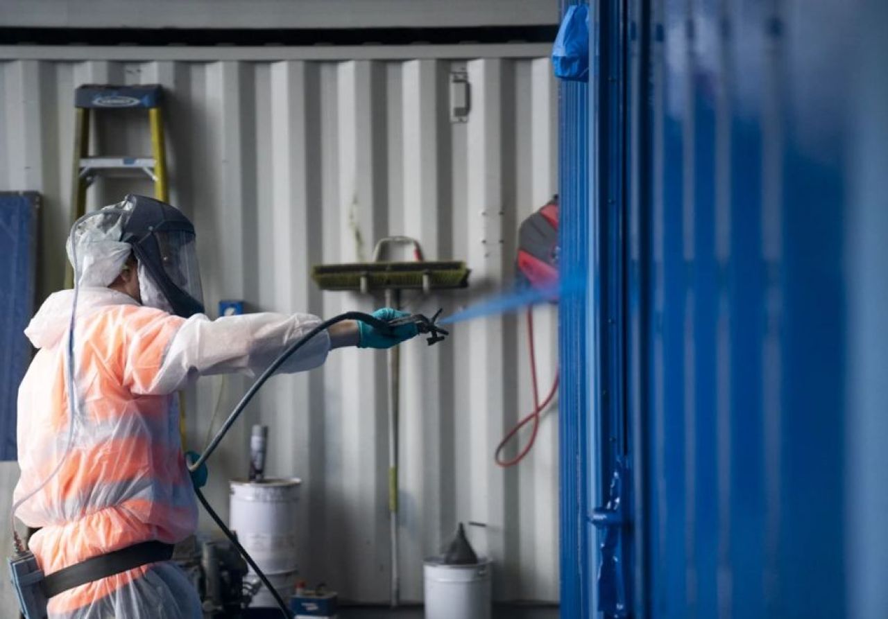 Phí vệ sinh container là gì? Lưu ý quan trọng cần biết