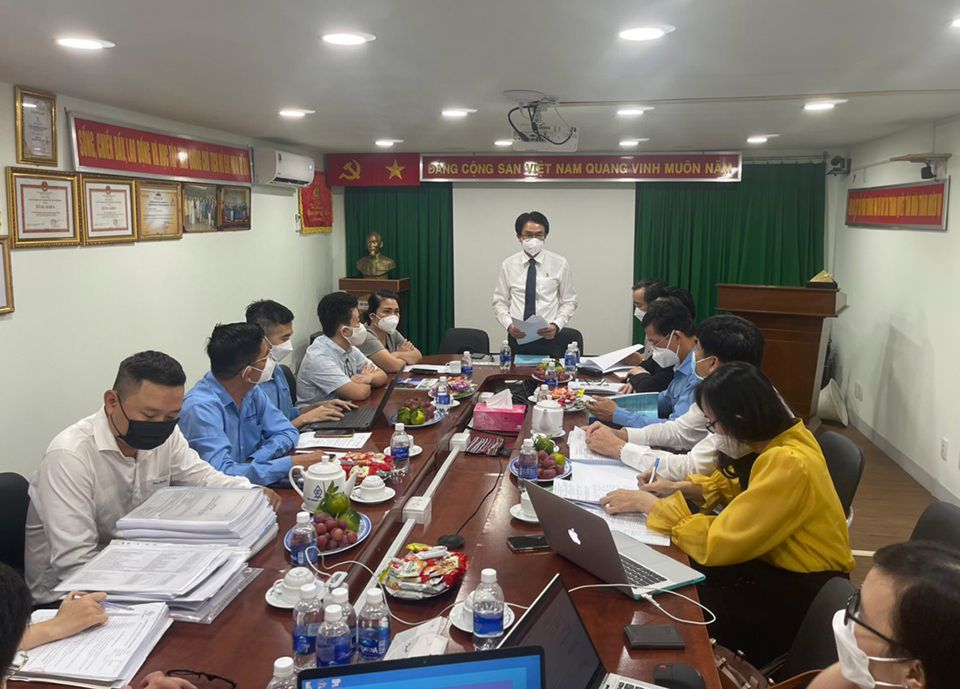 Lãnh đạo Công ty Tân Thanh trình bày kế hoạch phát triển của công ty cho thành viên đoàn thẩm định