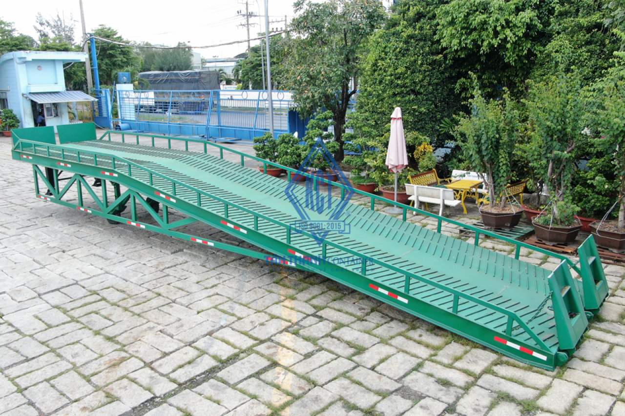 The benefits of Tan Thanh container bridge during loading and unloading ...