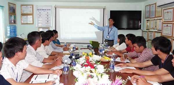 Tan Thanh train on Integration For New Employees