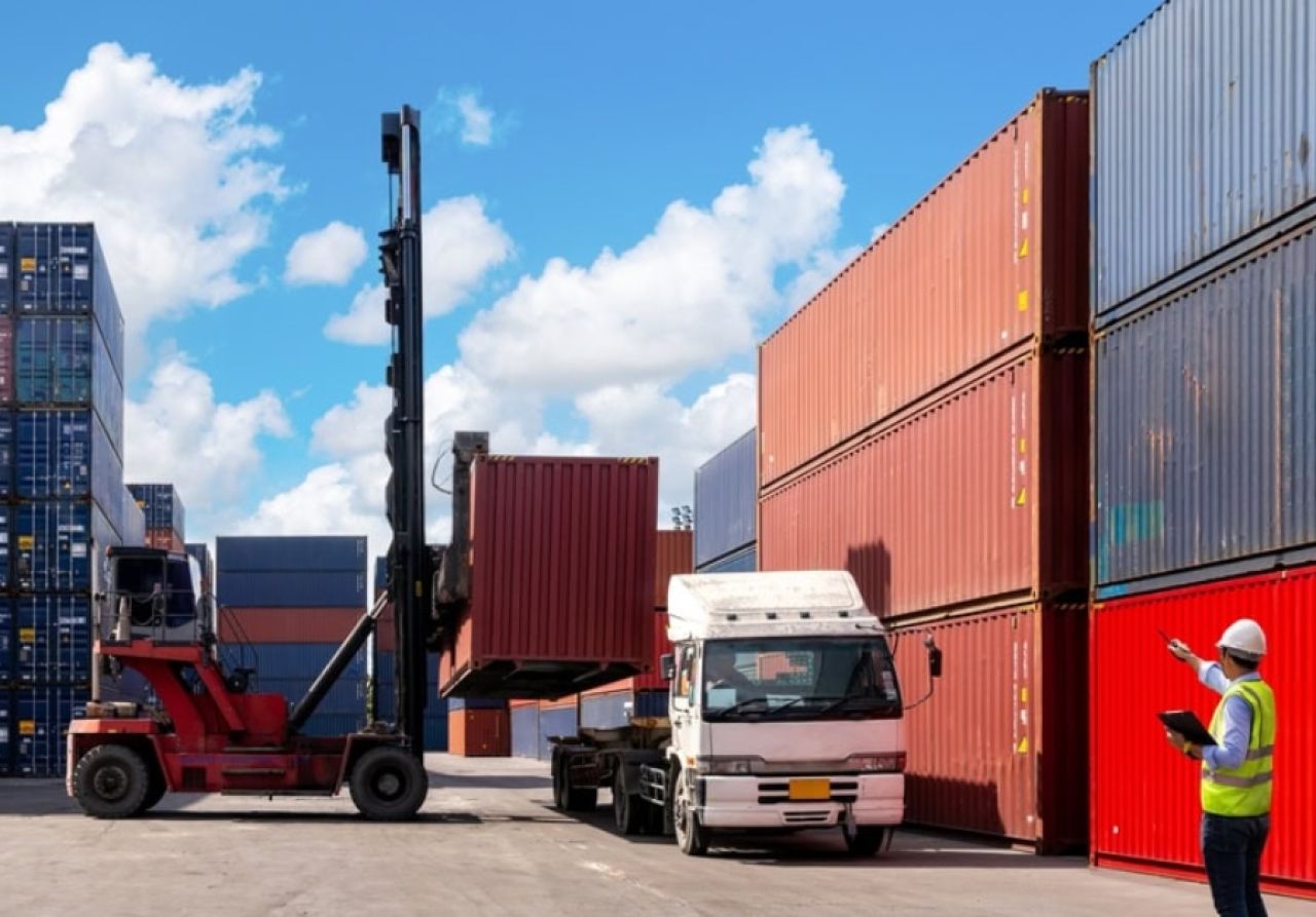Phi Containers Cược container là gì? Bên nào chịu phí cược container