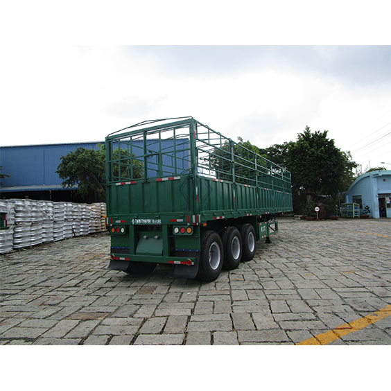 Cargo semi-trailer, enclosed trailer