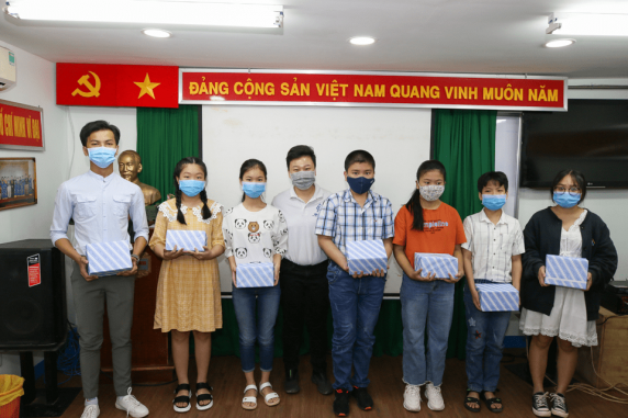 Tân Thanh tài trợ học bổng Nguyễn Hữu Thọ cho sinh viên khó khăn