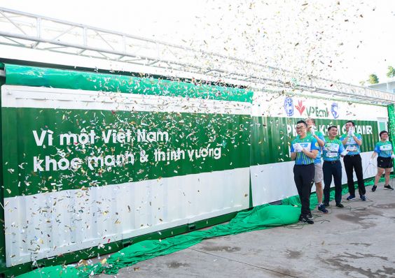 Providing Container Clinic for the program "Prosperous Vietnam"