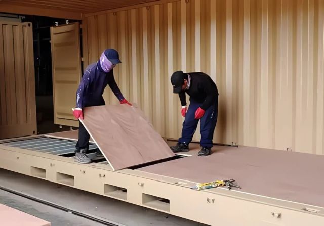 Sàn container là gì? Đặc tính & Ứng dụng bạn nên nắm rõ