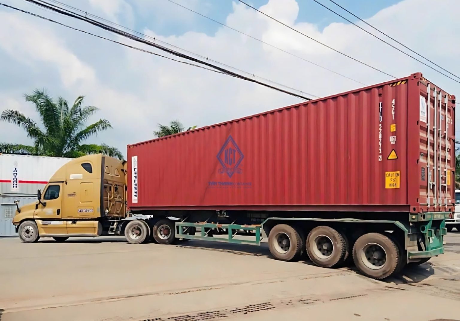 Xe container chở được bao nhiêu tấn? Chi tiết từng loại