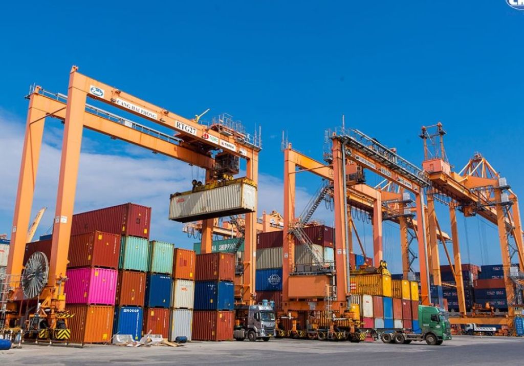 Phi Containers Phí lưu bãi container là gì? Phân biệt từng loại phí